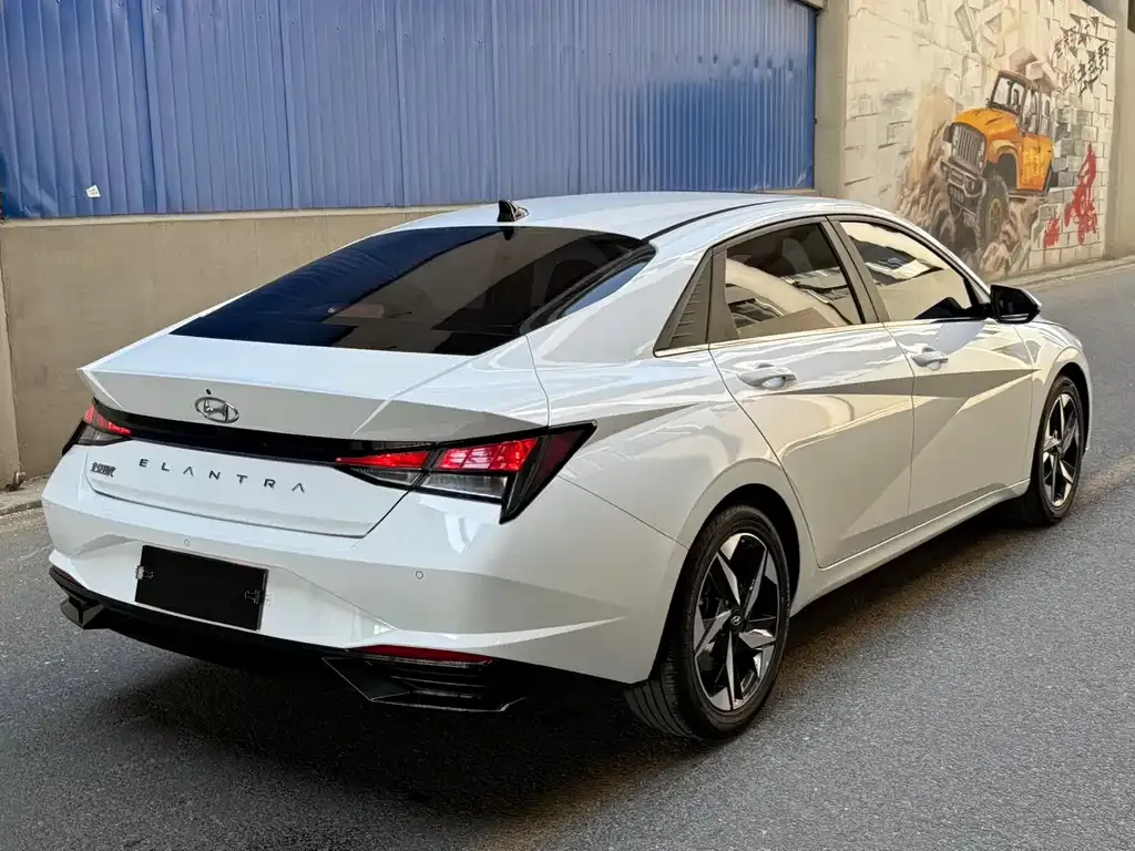 Hyundai Elantra — фото 7