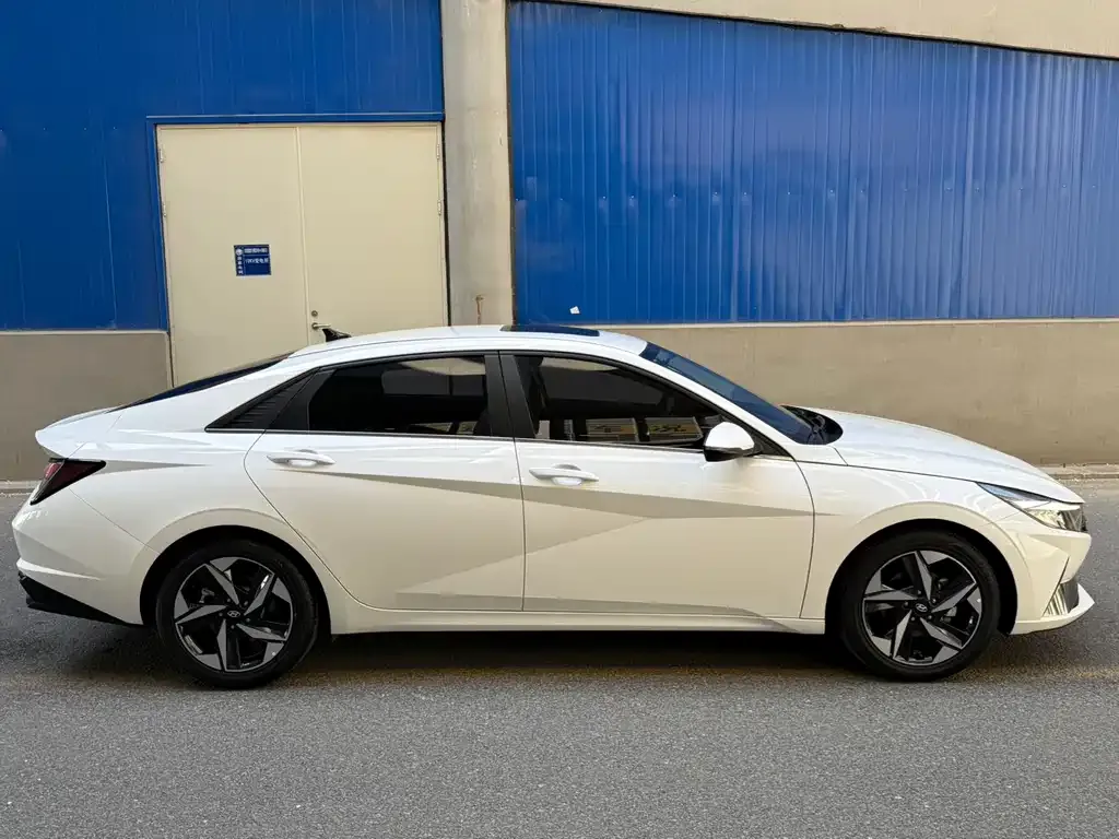 Hyundai Elantra — фото 4