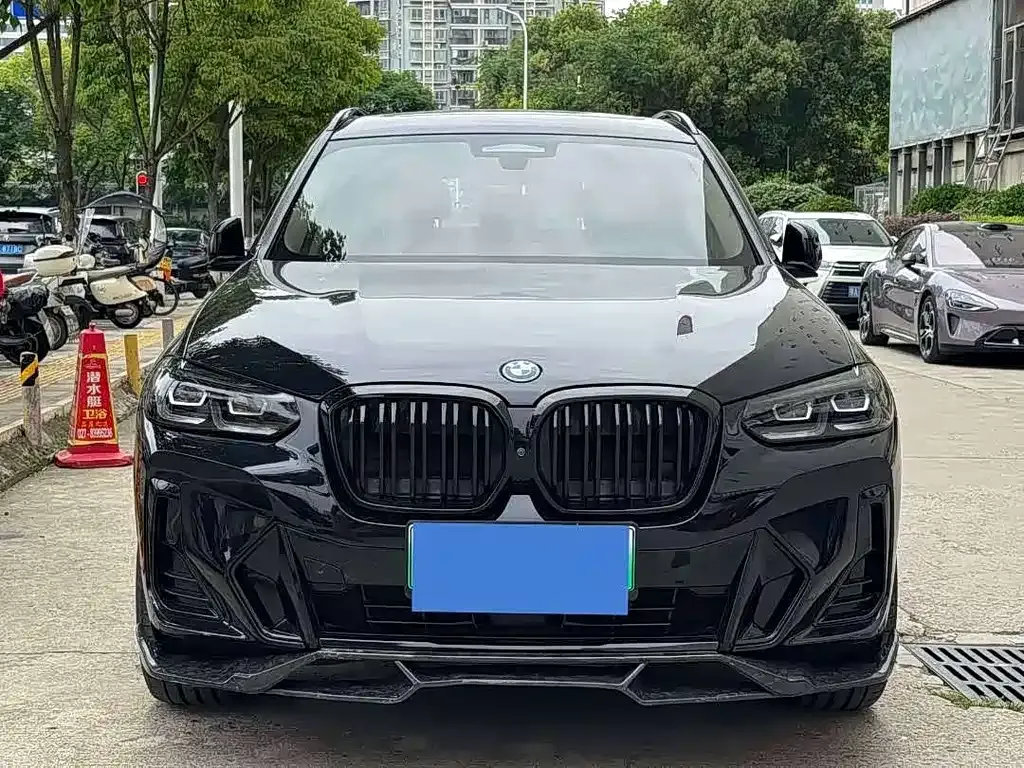 BMW iX3 — фото 10