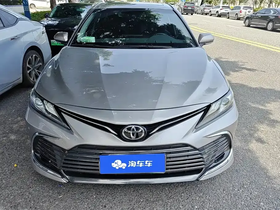 Toyota Camry — фото 7