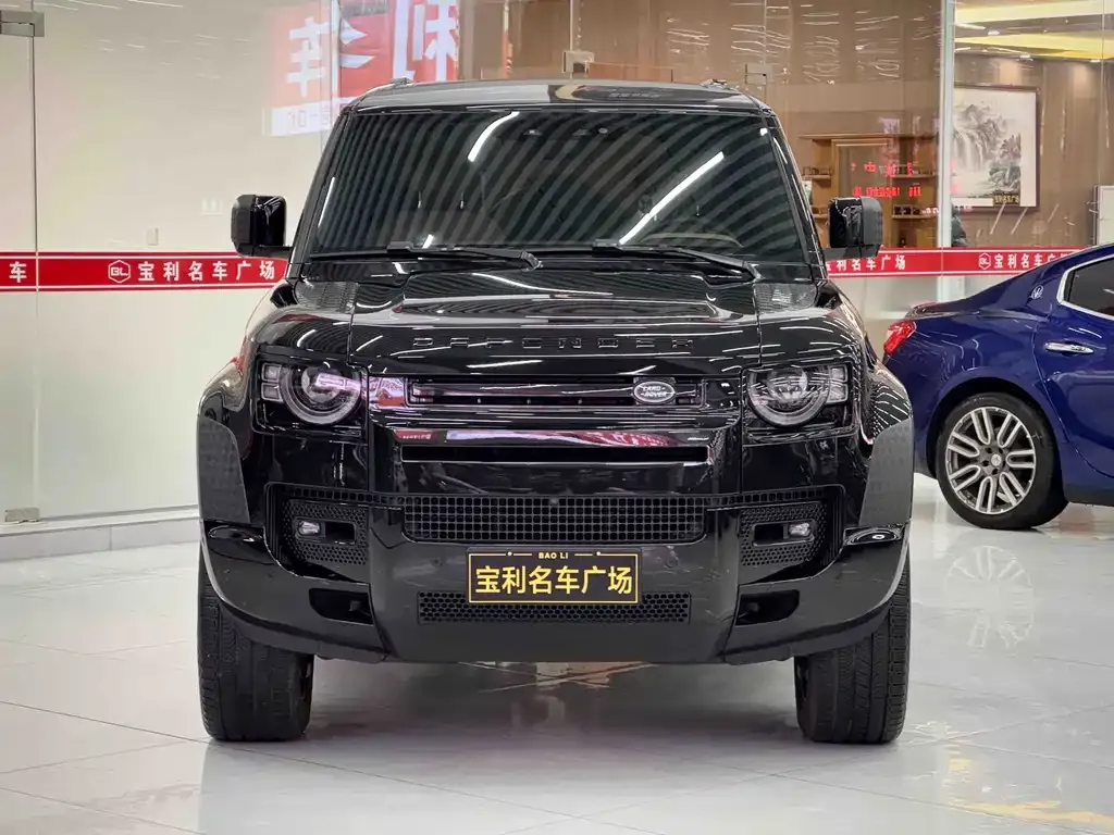 Land Rover Defender — фото 1