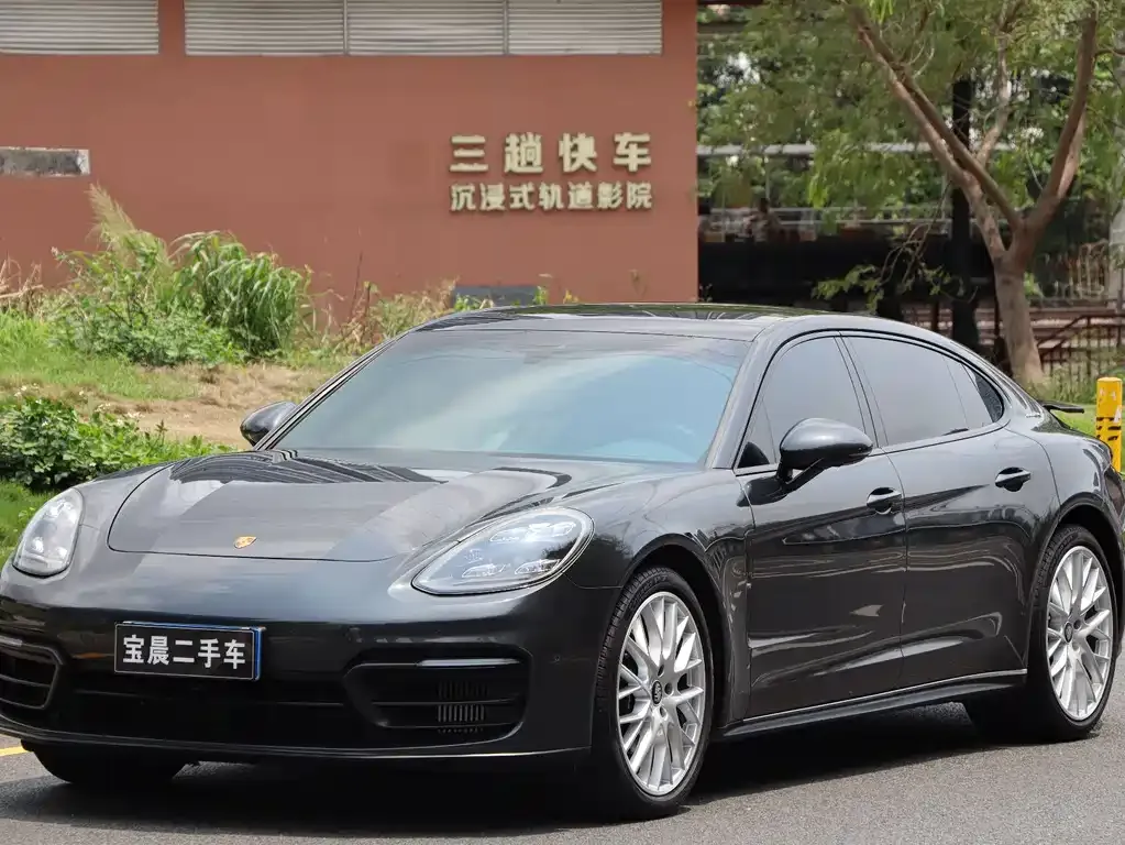 Porsche Panamera — фото 1