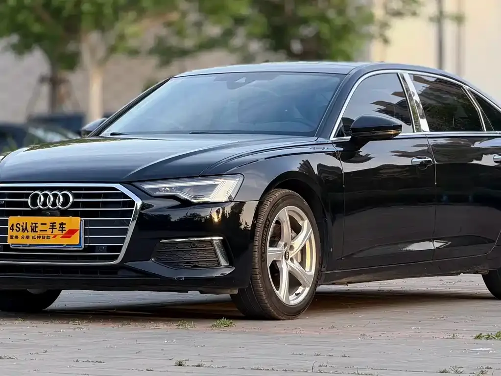 Audi A6L — фото 1