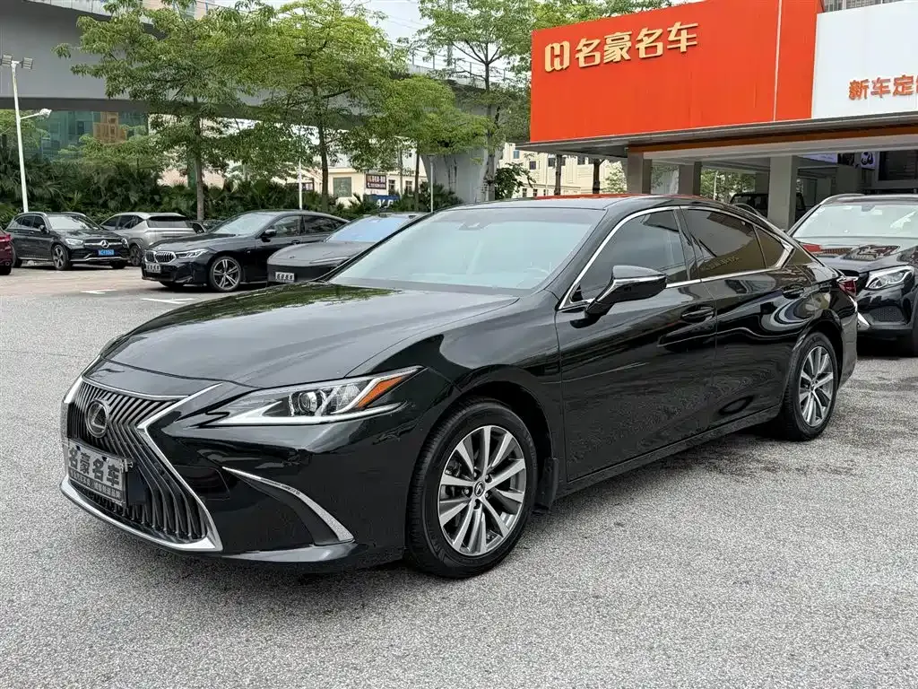 Lexus ES — фото 1