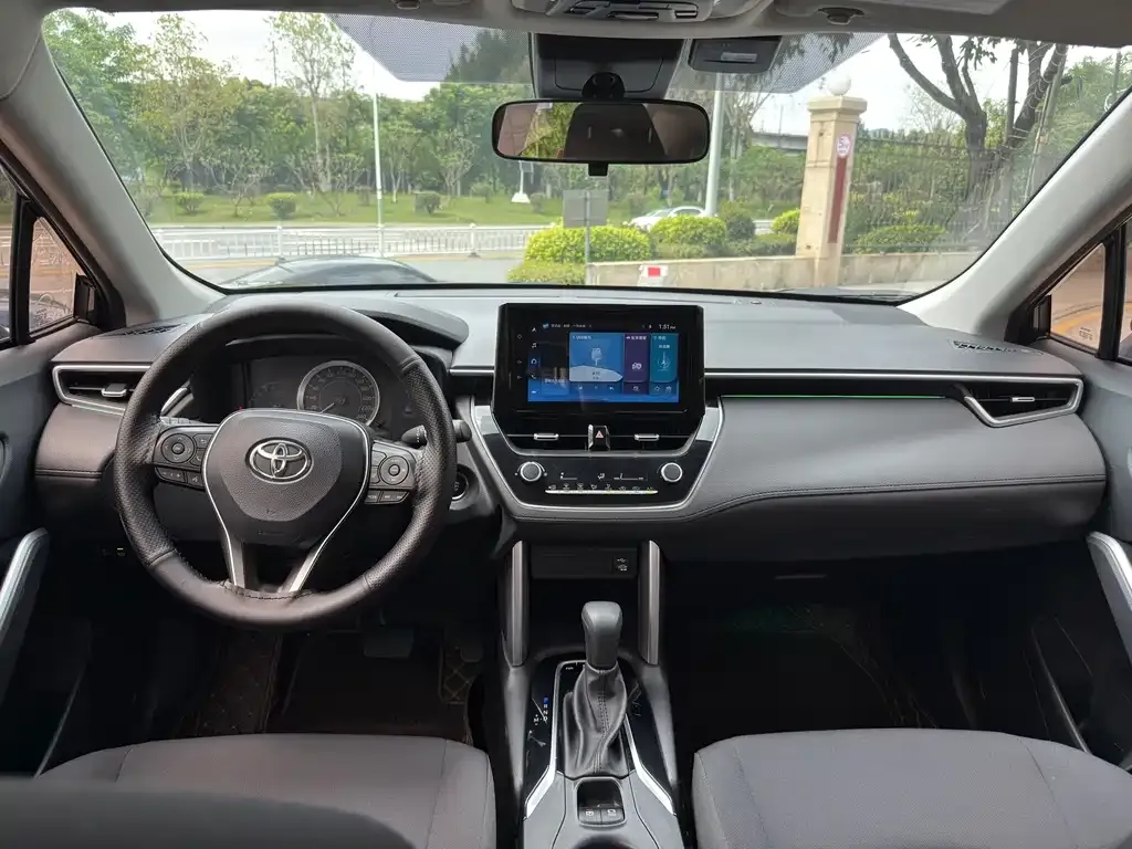 Toyota Corolla Cross — фото 7
