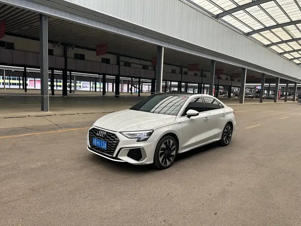 Audi A3 — фото 1