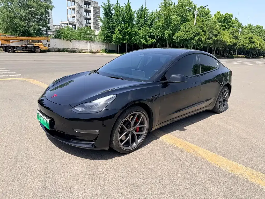 Tesla Model 3 — фото 1