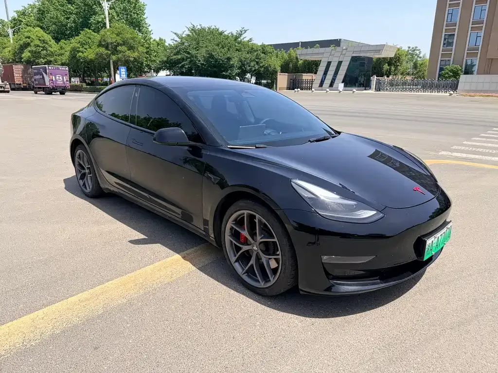 Tesla Model 3 — фото 5