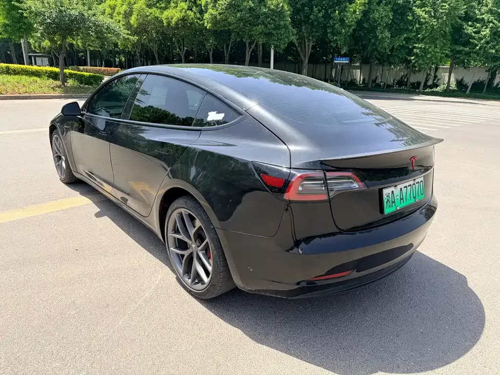 Tesla Model 3 — фото 8