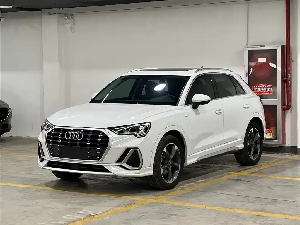 Audi Q3 — фото 1