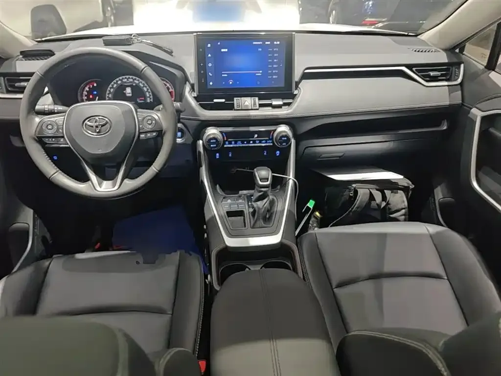 Toyota RAV4 — фото 5