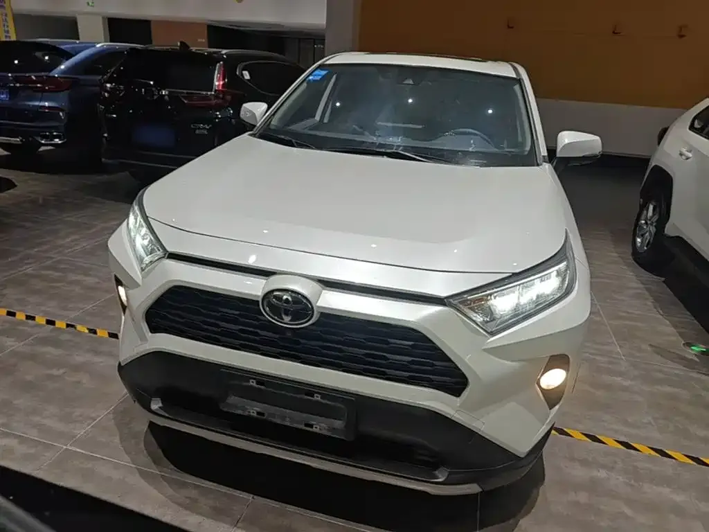 Toyota RAV4 — фото 8