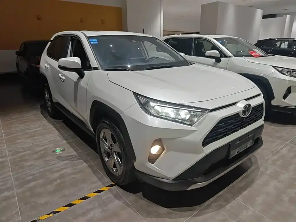 Toyota RAV4 — фото 6