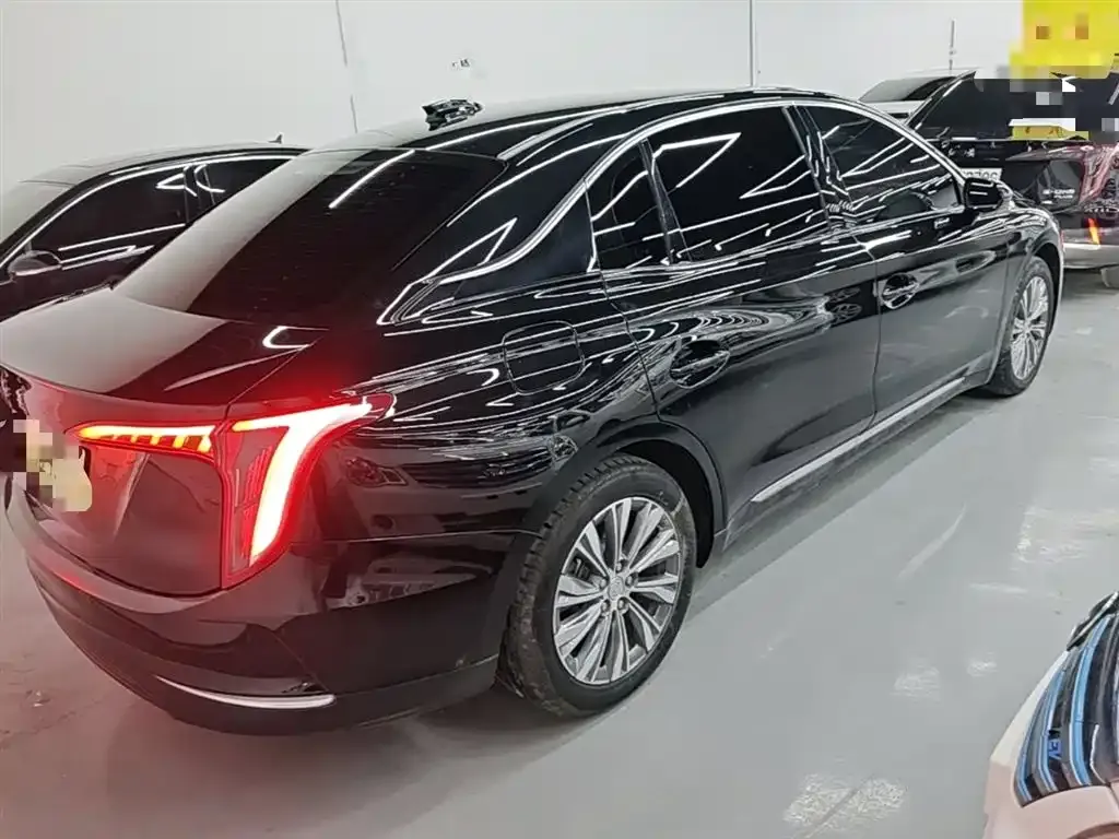 Hongqi E-QM5 — фото 10