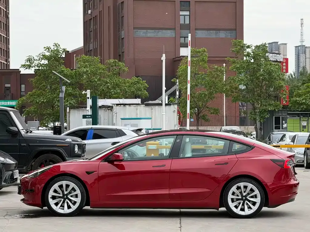 Tesla Model 3 — фото 6