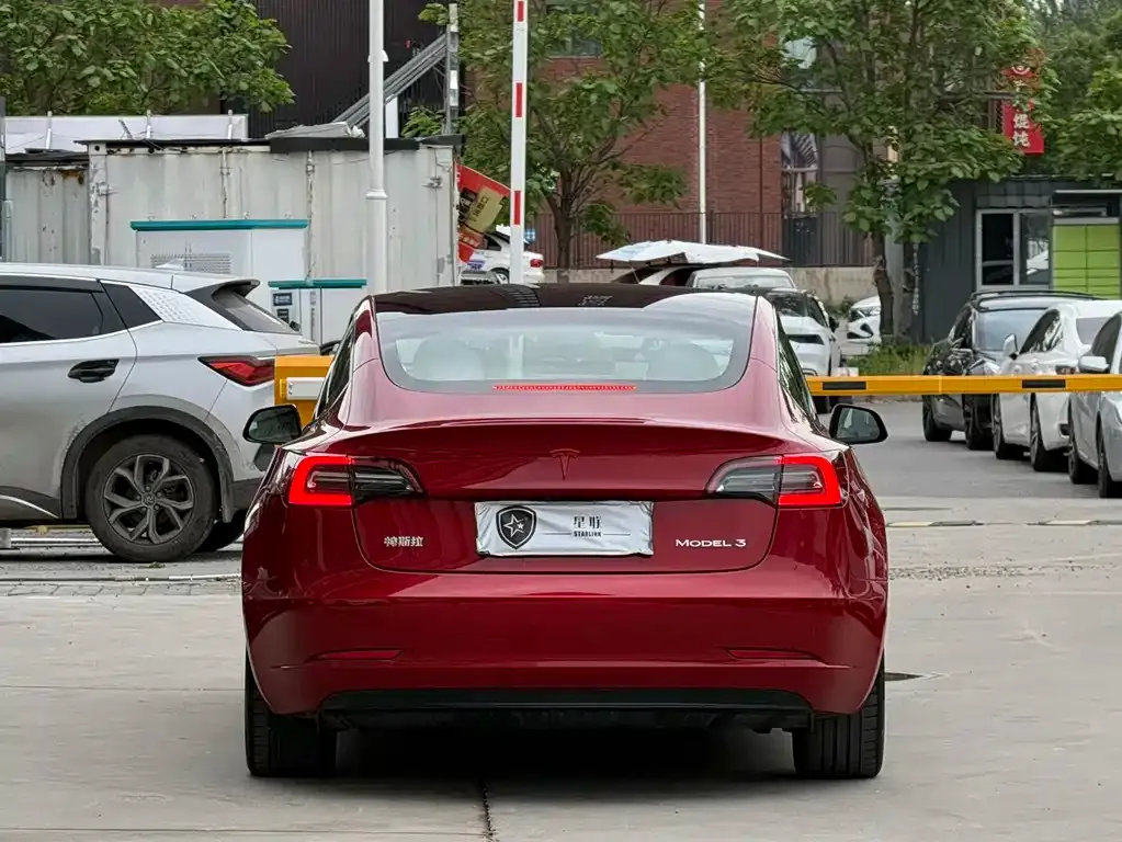 Tesla Model 3 — фото 5