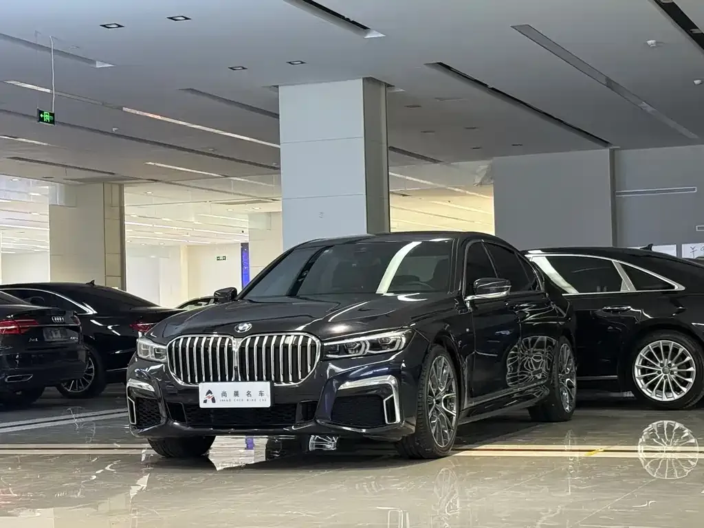 BMW 7 Series — фото 1