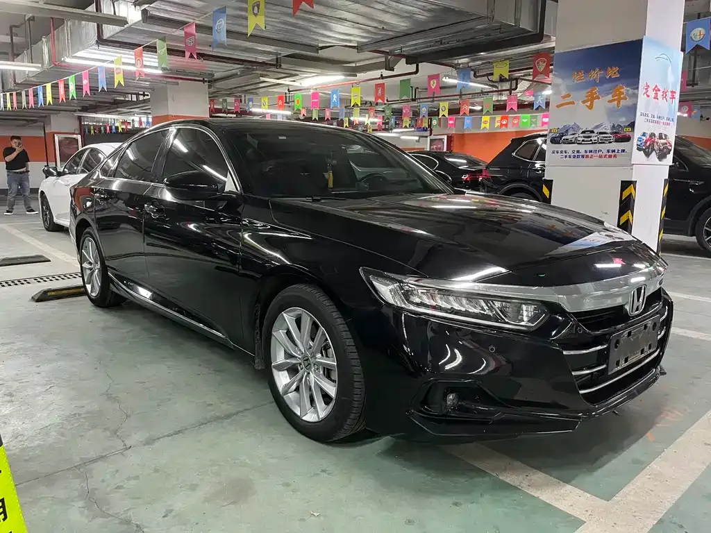 Honda Accord — фото 1