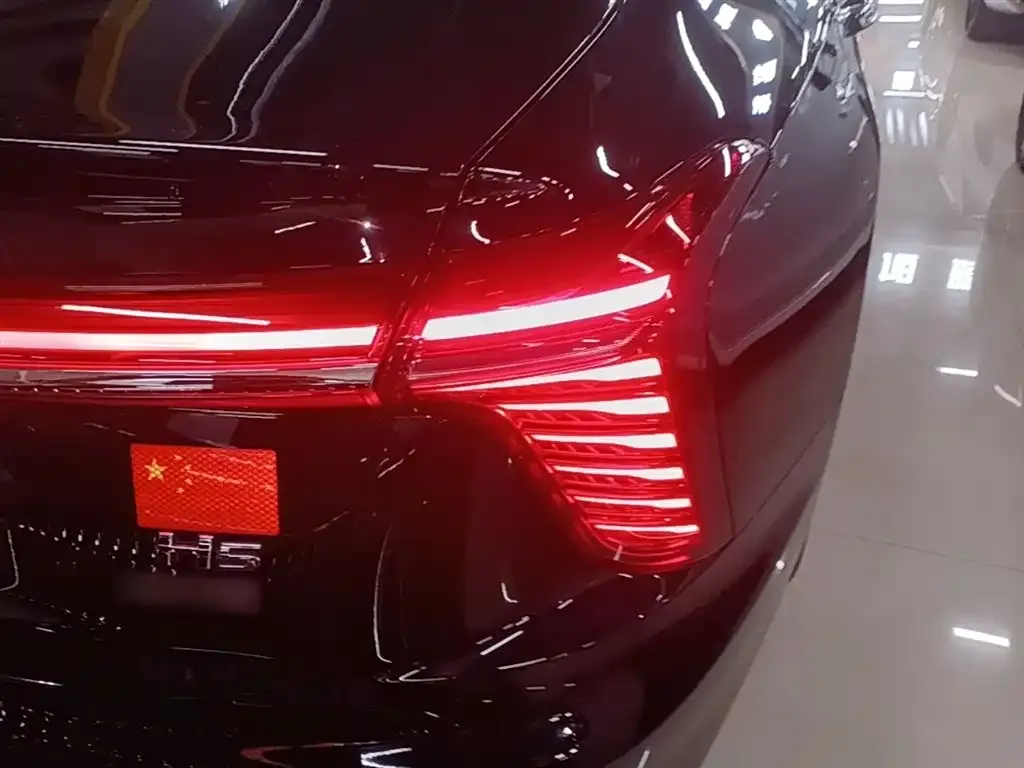 Hongqi H5 — фото 2