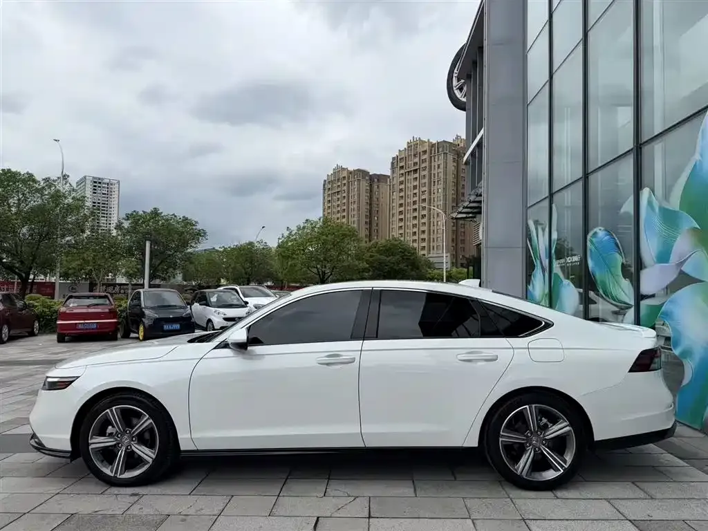 Honda Accord — фото 8