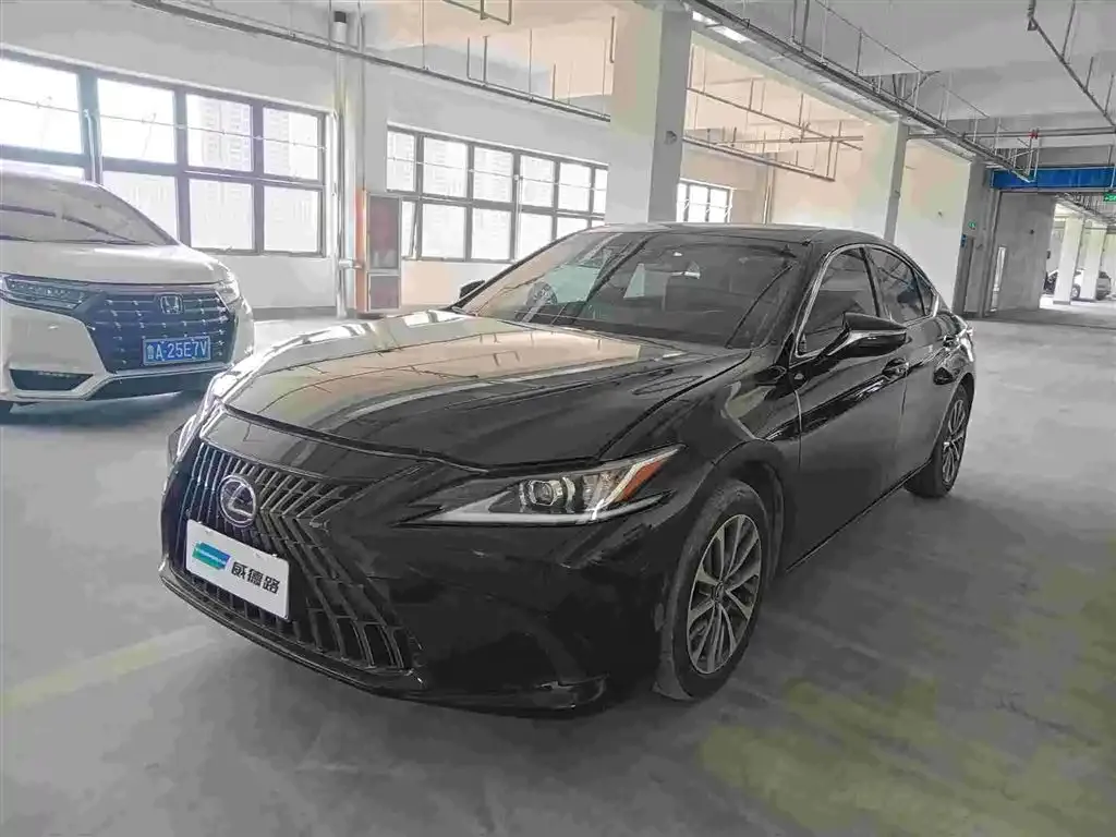 Lexus ES — фото 1