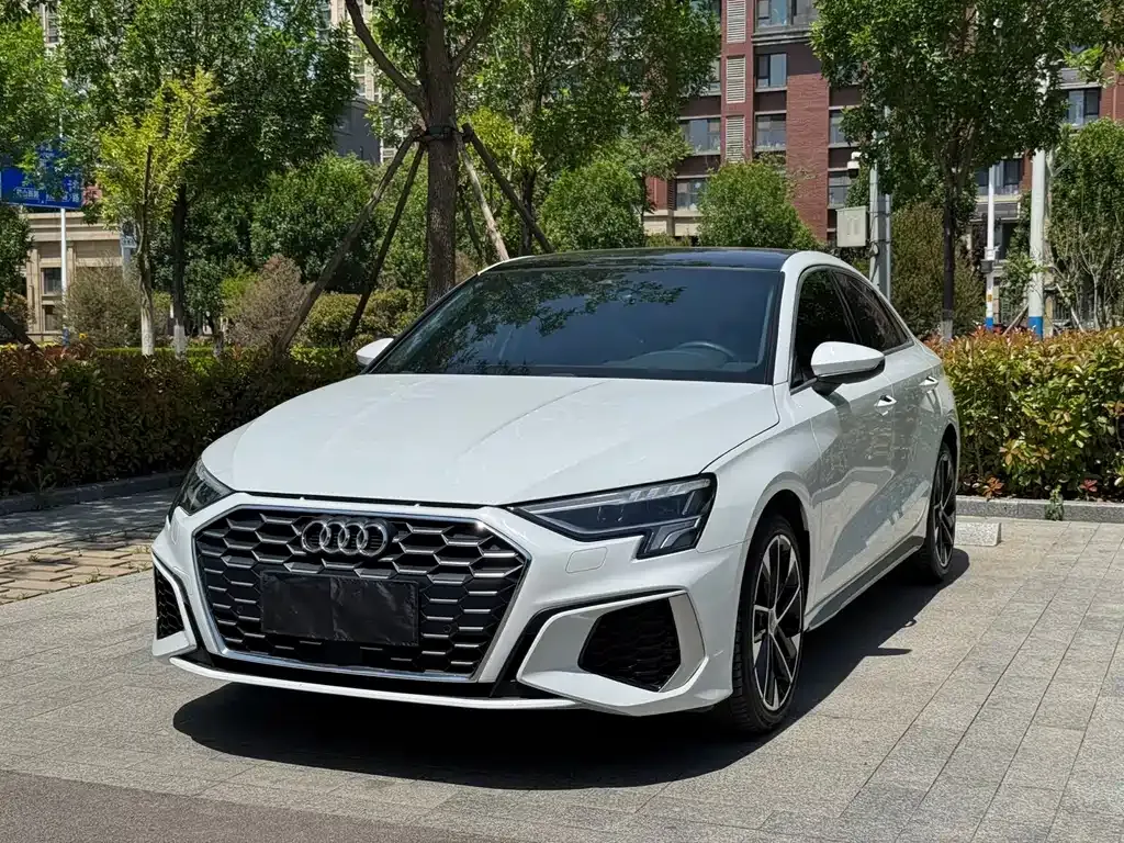 Audi A3 — фото 1