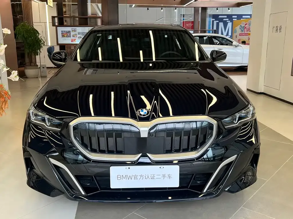 BMW 5 Series — фото 10