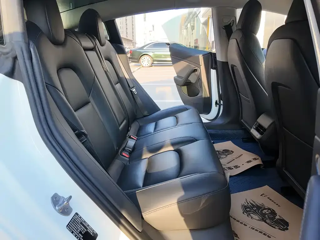 Tesla Model 3 — фото 5