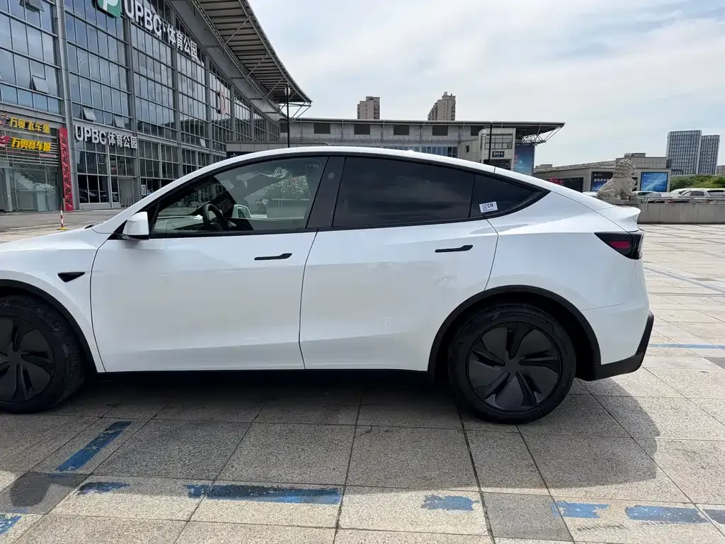 Tesla Model Y — фото 4