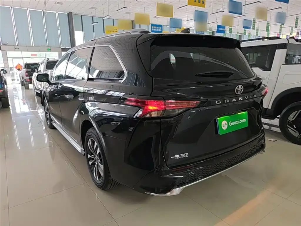 Toyota Granvia — фото 10