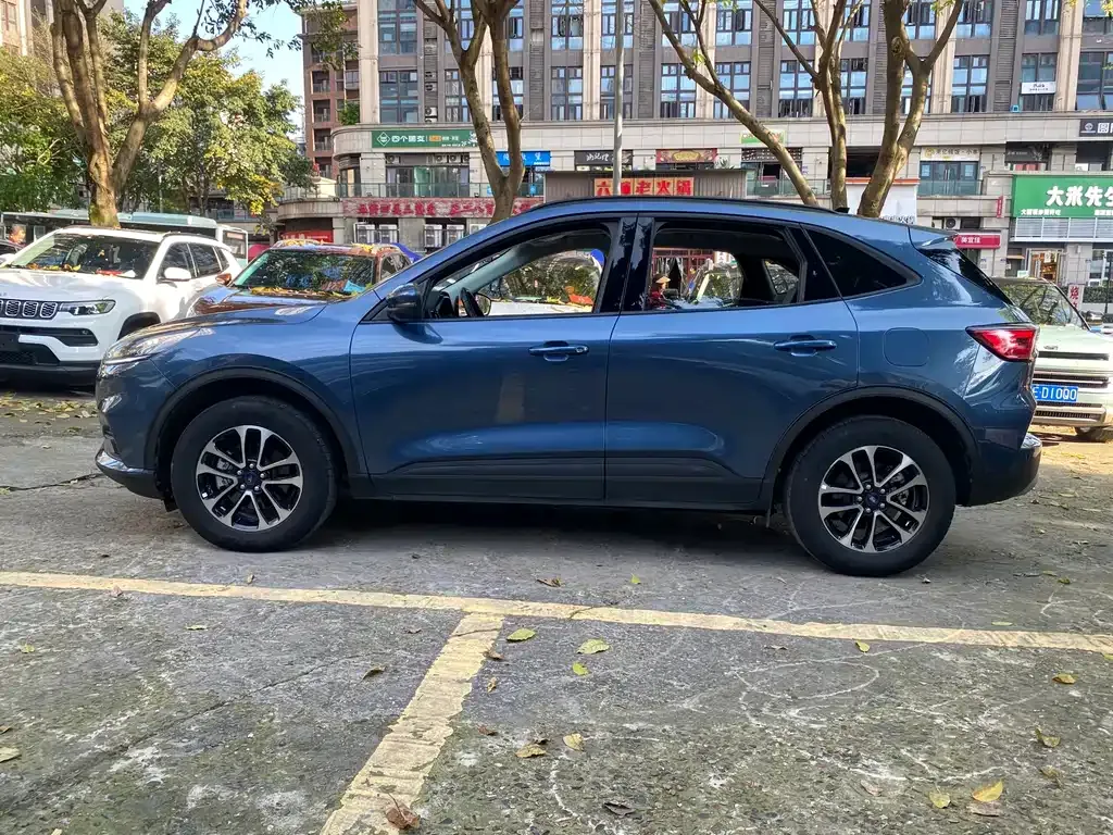 Ford Escape 2023 из CN, фото 4