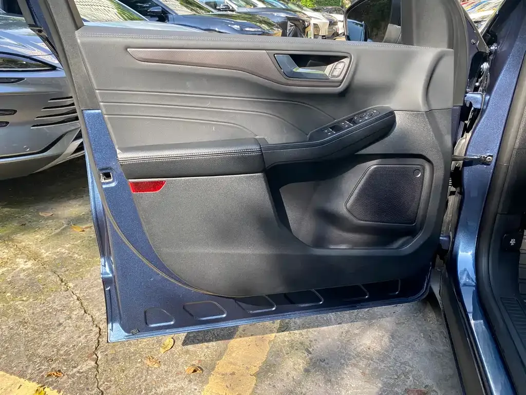 Ford Escape 2023 из CN, фото 7