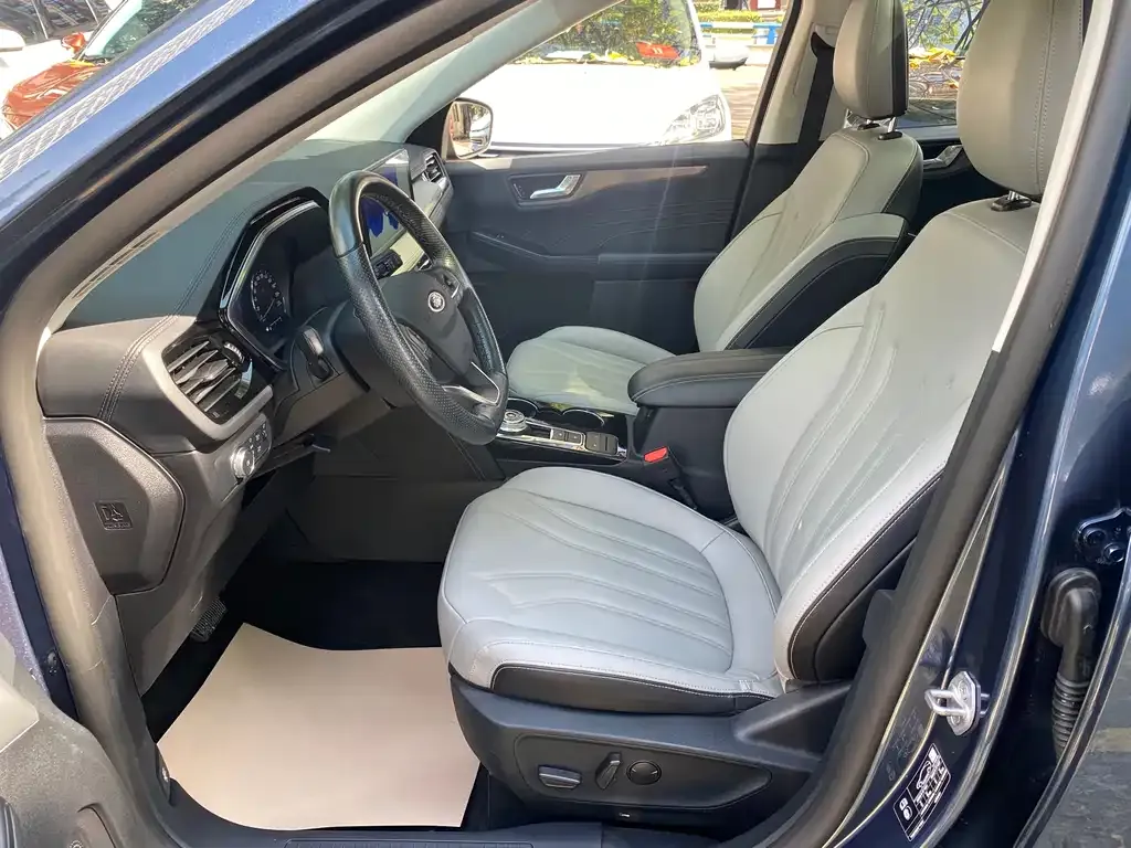 Ford Escape 2023 из CN, фото 2