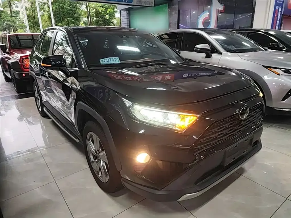 Toyota RAV4 — фото 10