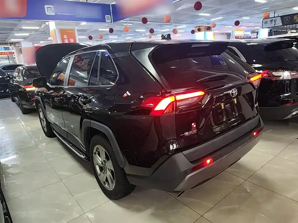 Toyota RAV4 — фото 3