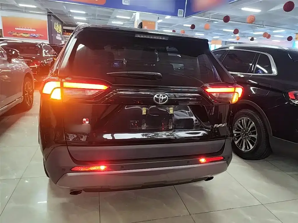 Toyota RAV4 — фото 5