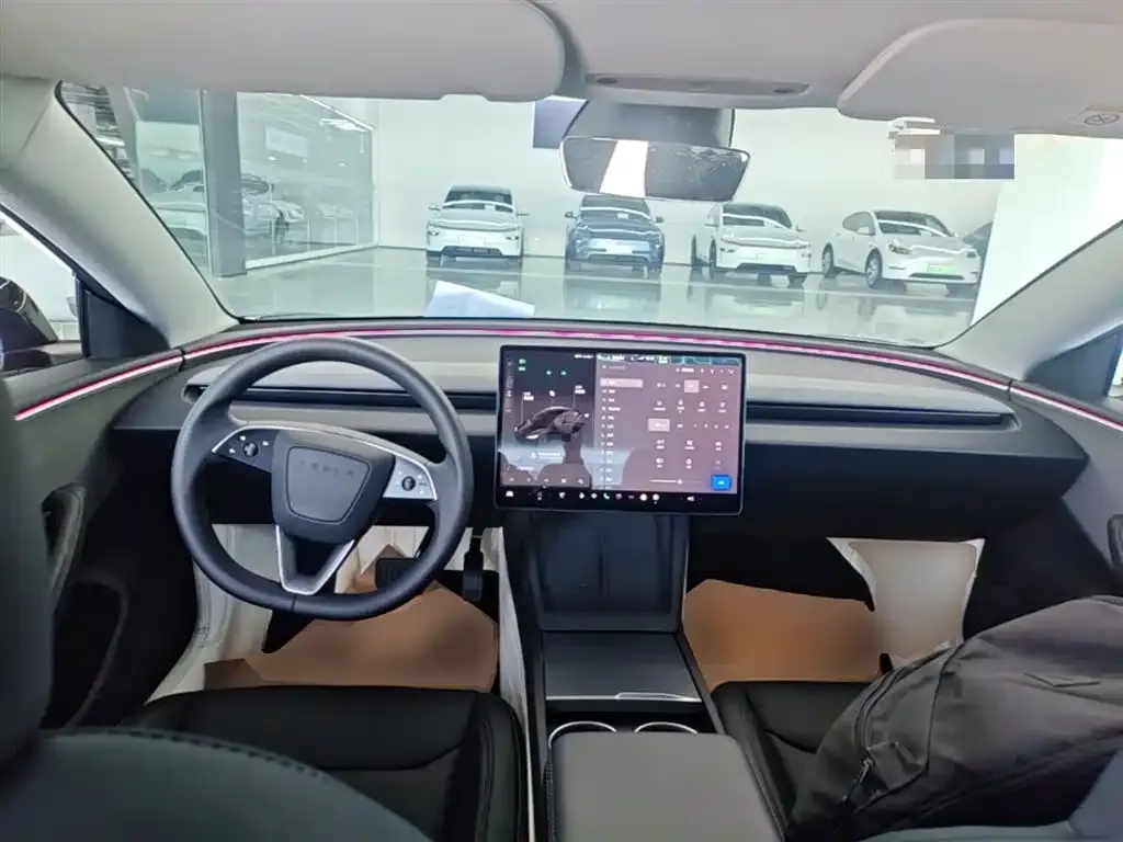 Tesla Model 3 — фото 4