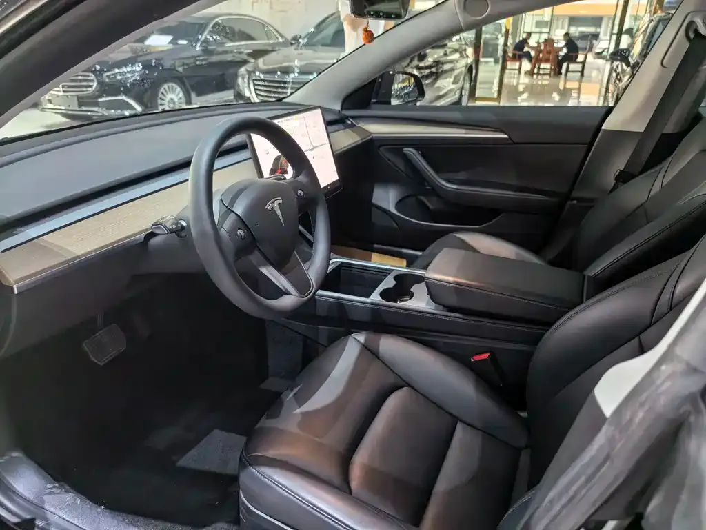 Tesla Model 3 — фото 6