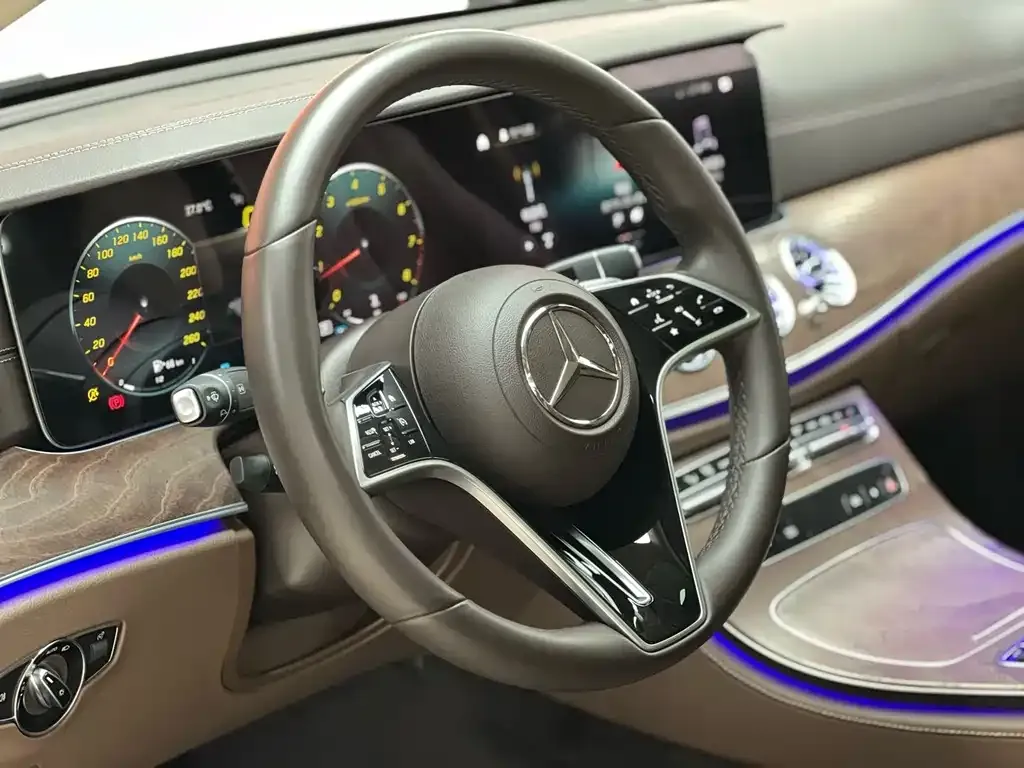 Mercedes-Benz E-Class — фото 10