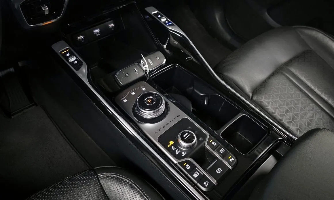 Kia Sorento — фото 8