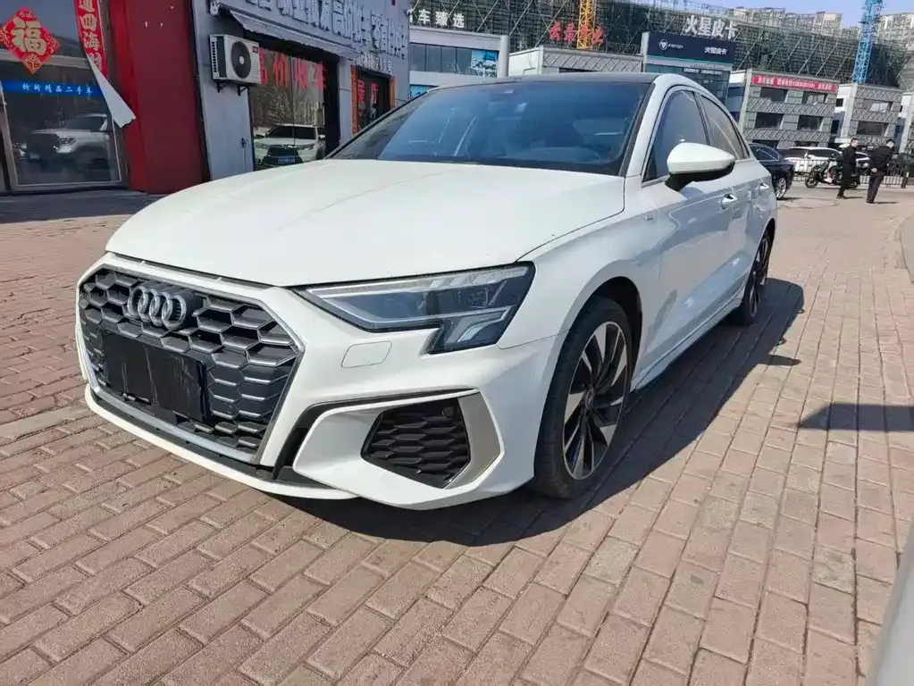 Audi A3 — фото 1