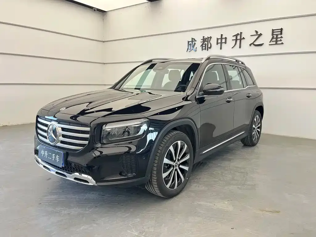 Mercedes-Benz GLB — фото 1