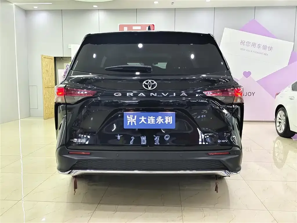 Toyota Granvia 2024 из CN, фото 9