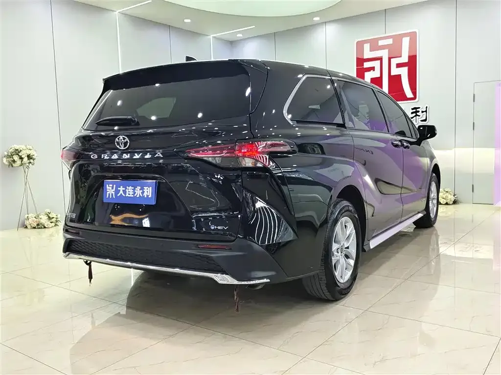Toyota Granvia 2024 из CN, фото 2