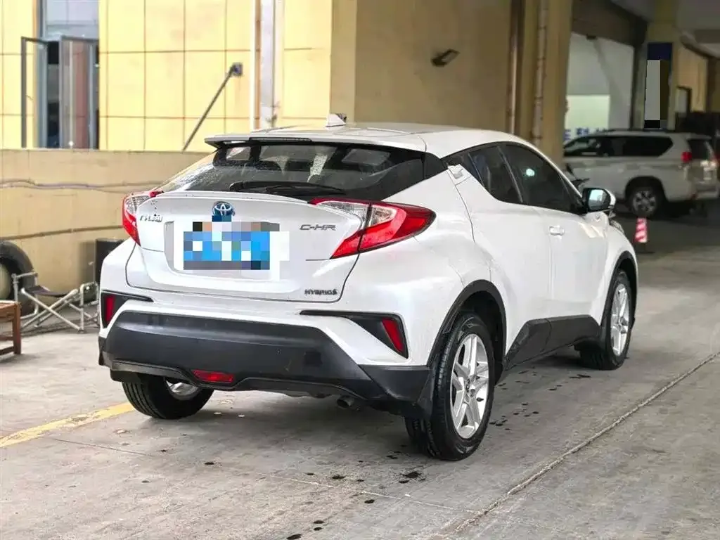 Toyota C-HR — фото 8
