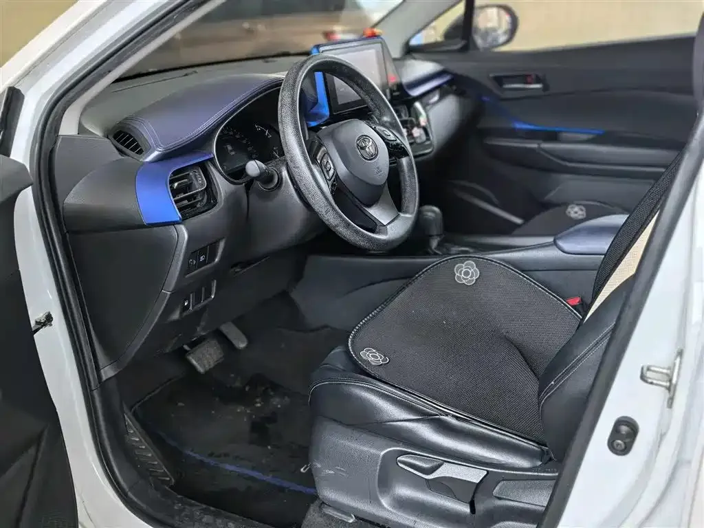 Toyota C-HR — фото 5