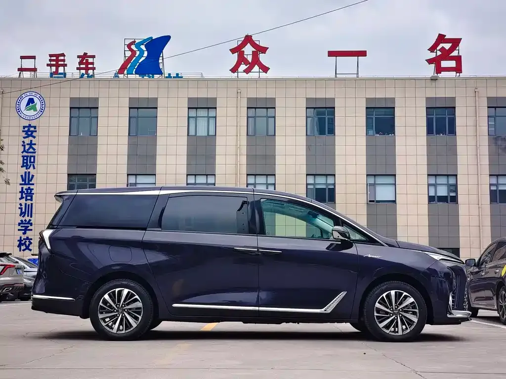 Buick GL8 Hybrid — фото 7