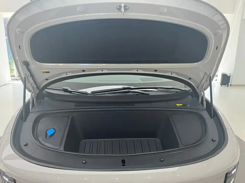Li Auto i6 — фото 10