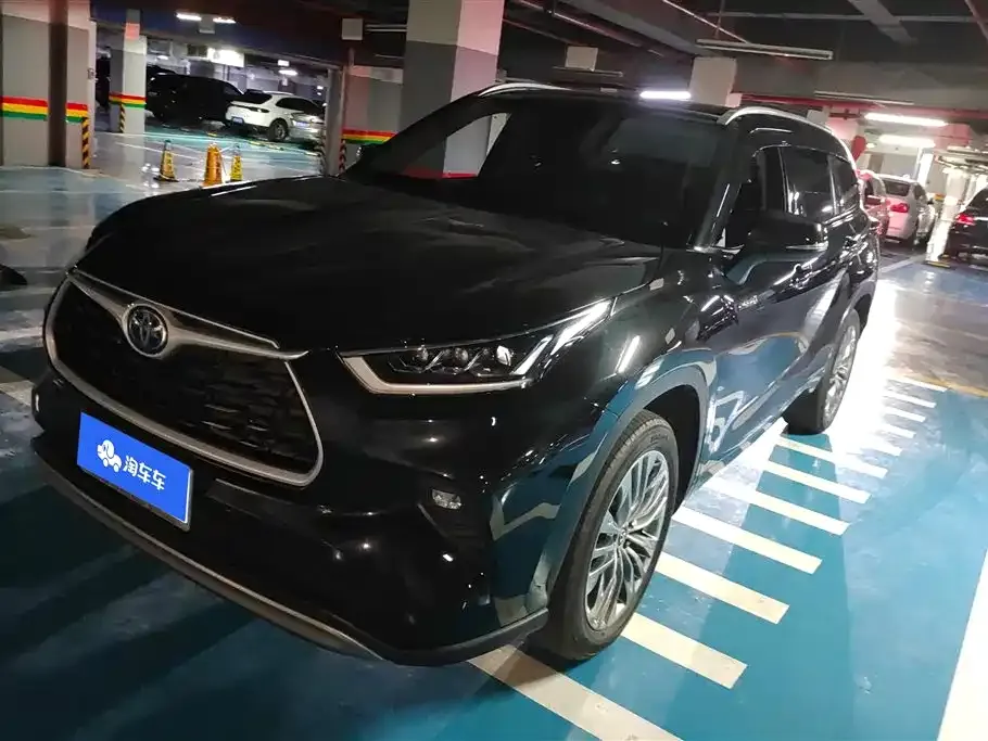 Toyota Highlander — фото 1