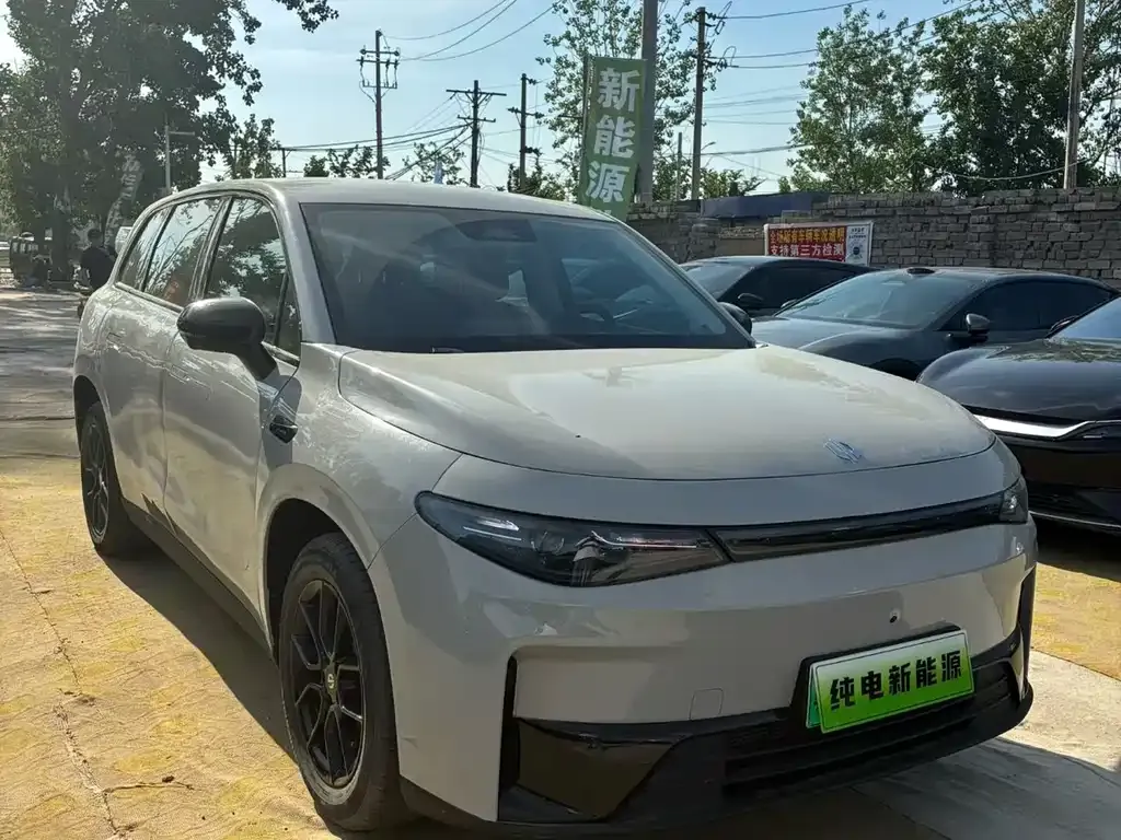 Leapmotor C10